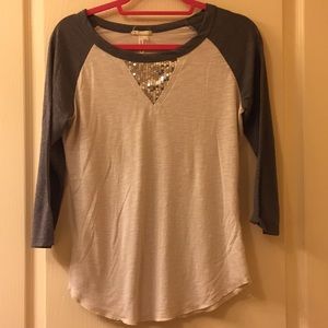 Raglan style shirt with sequins